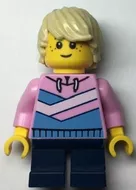 cty1361 - LEGO minifigura fiú rövid lábakkal, sötétkék nadrágban, rózsaszín és kék csíkos pulcsiban, krémszínű haj